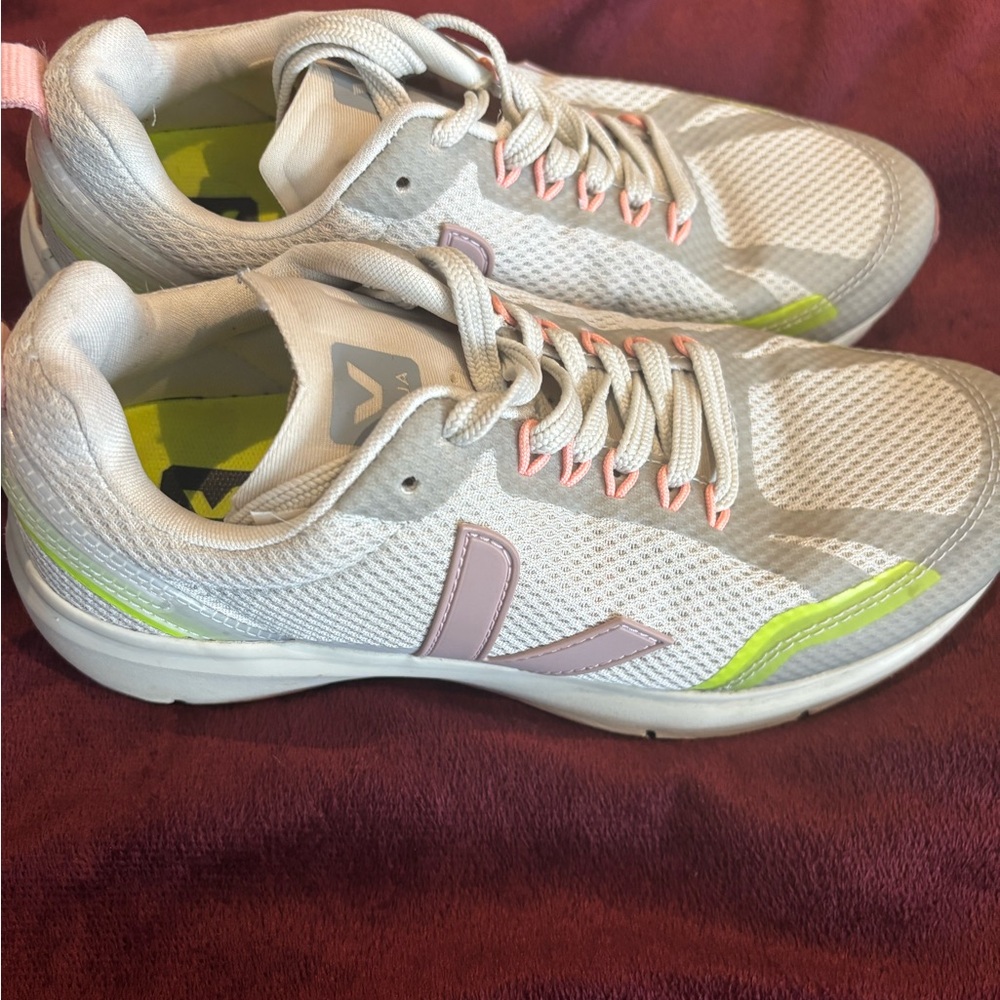 💞Veja Gray and Pink Sneakers shoes Breathable Mesh Design EUC